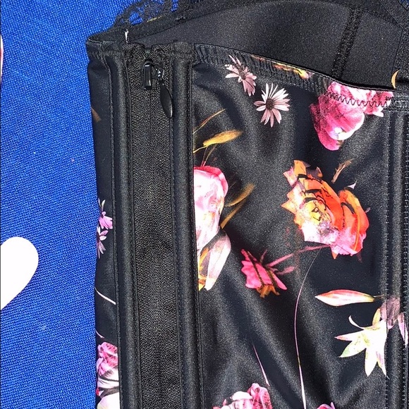 SOLD ON Curtsy NEW Black Floral Bustier Corset - Picture 8 of 8